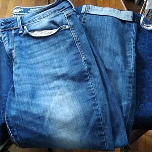 Comfy Denizen Capri Jeans